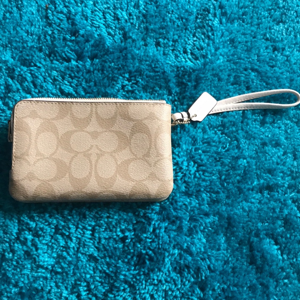 Coach wristlet - Picture 4 of 4